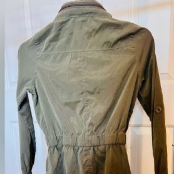 Green Utility Jacket with Stand-Up Collar, Pockets and Fitted Waist - Picture 2 of 6